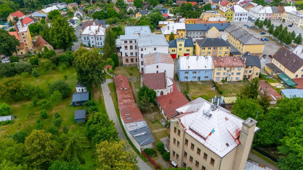 Letecký pohled na areál a město Vidnava